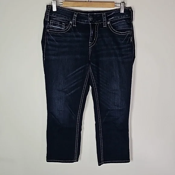 Silver Suki dark wash 30x22 mid rise capris - Picture 1 of 8